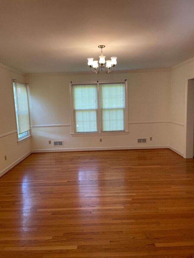 Building Photo - 4 BR plus Office