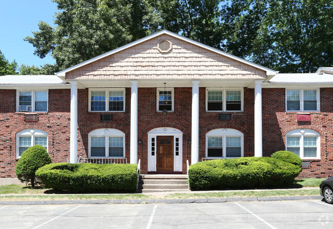 Building Photo - Fountain Village