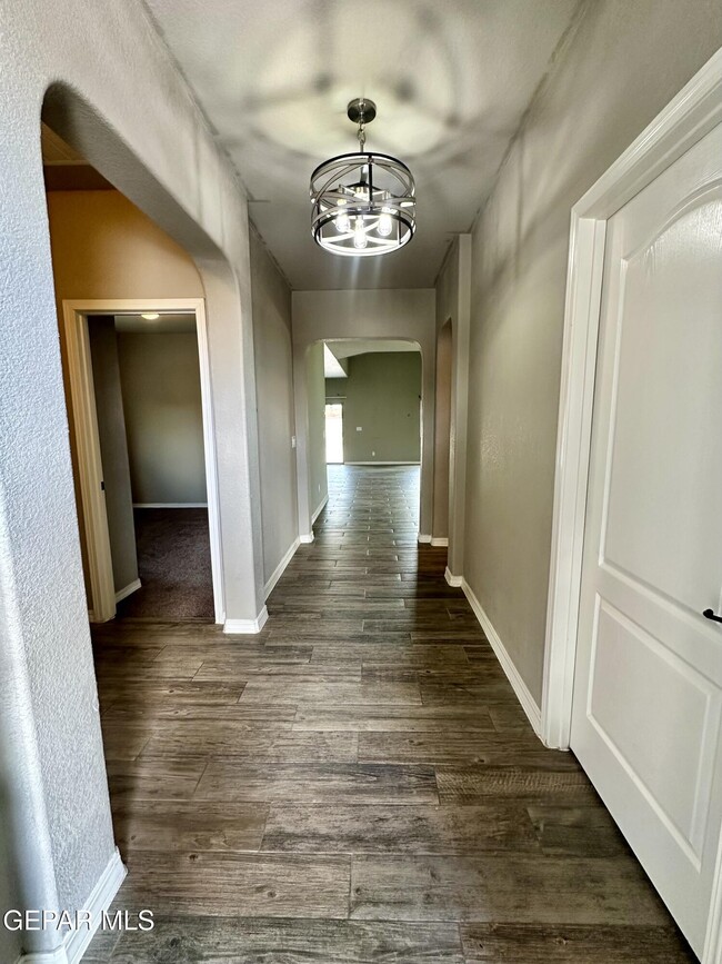 Foto del edificio - 7785 Enchanted Cir Dr