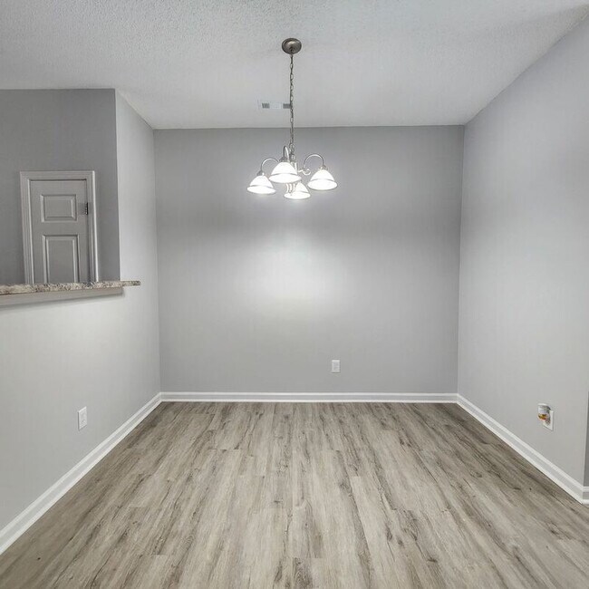 Foto del edificio - 8545 Oakley Cir