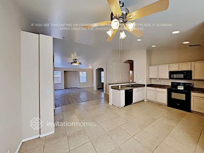 Foto del edificio - 6037 E Rochelle St