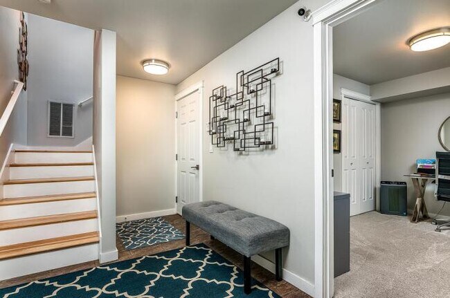 Building Photo - 3 bedroom in Seattle WA 98126