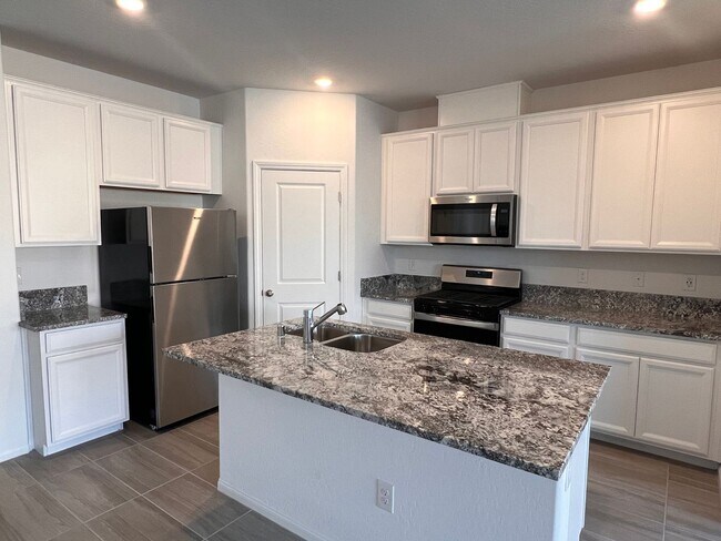 Building Photo - Brand New Home - Downstairs Primary Bedroo...