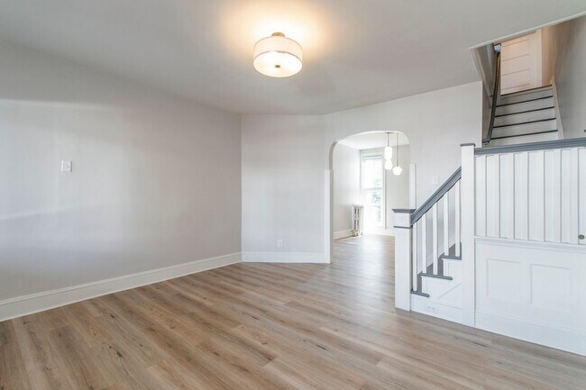 Foto del edificio - Fully Renovated 3-Bedroom Townhome by Over...