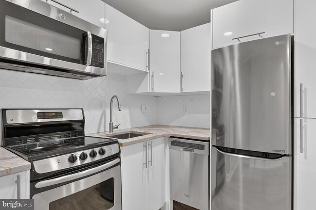Building Photo - 451 M St NW