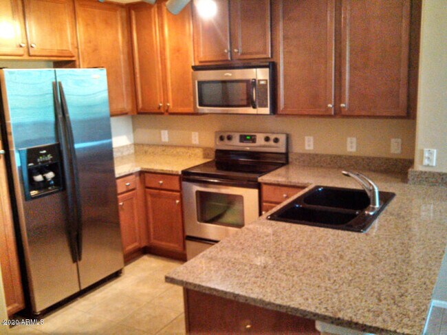 Foto del edificio - 4081 E Windsor Dr