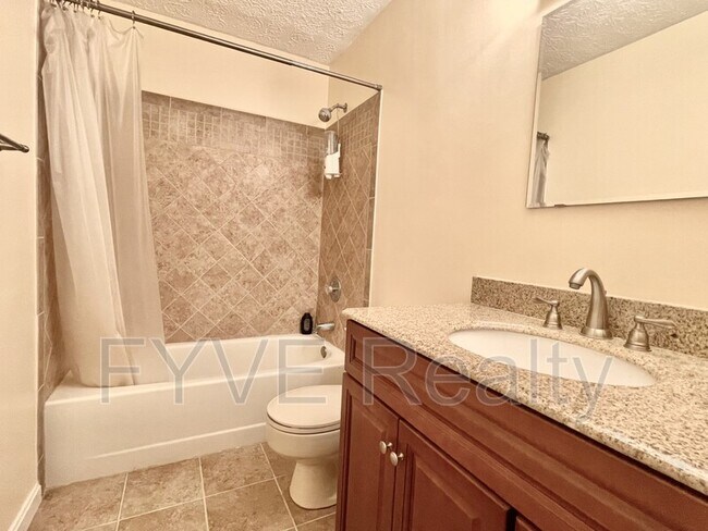Building Photo - 255 Red Jade Dr