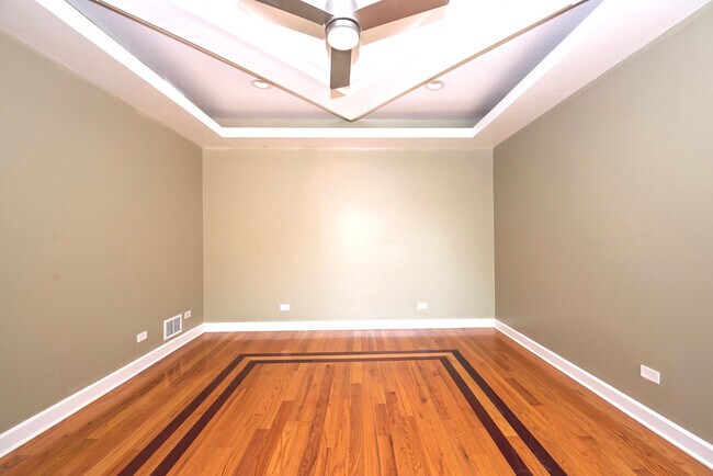 Foto del edificio - 6414 N Albany Ave
