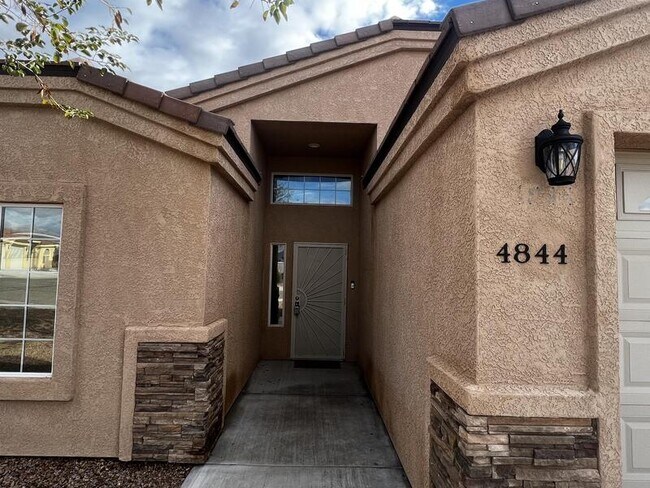 Building Photo - 4844 Mesa Amarilla Ln