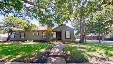 Building Photo - 5830 Kenwood Ave