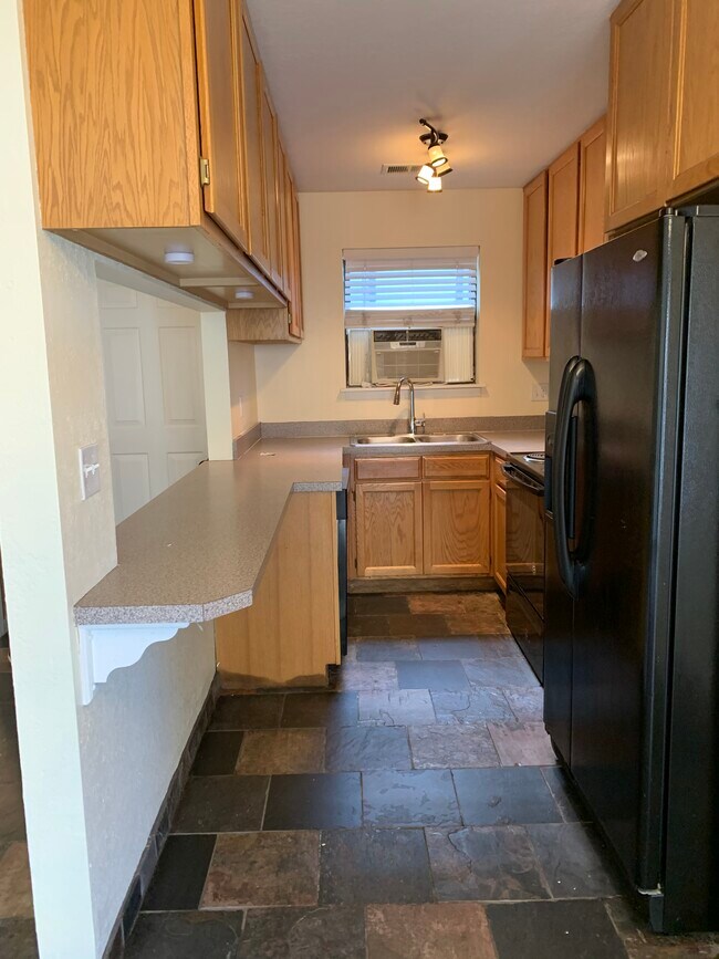 Foto del edificio - 225 E 8th Ave