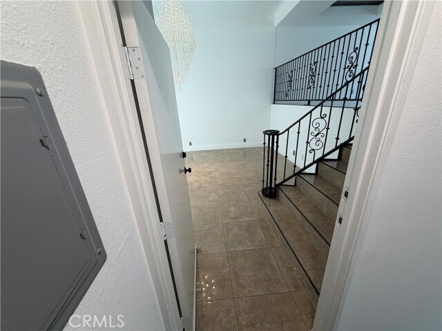 Building Photo - 5340 Las Virgenes Rd