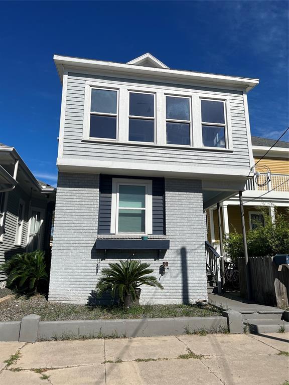 2220 Bernardo De Galvez Ave Unit 2  