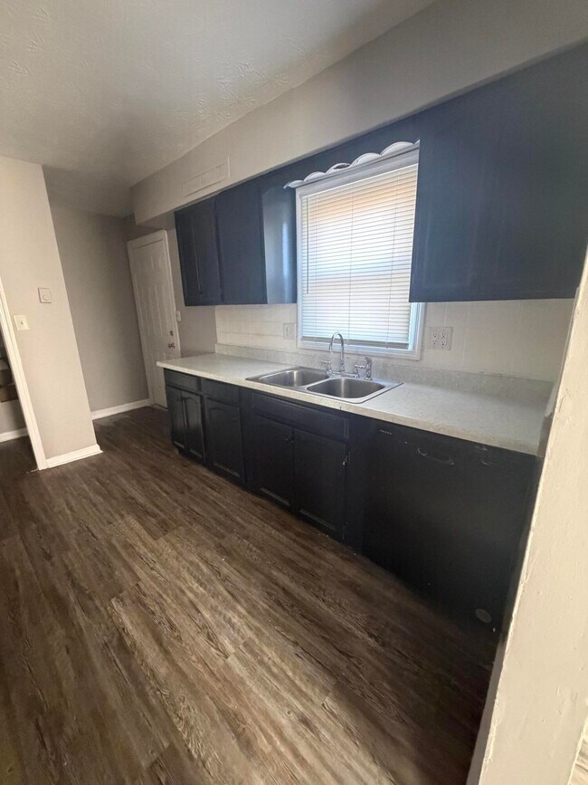 Foto del edificio - 301 Rebel Rd