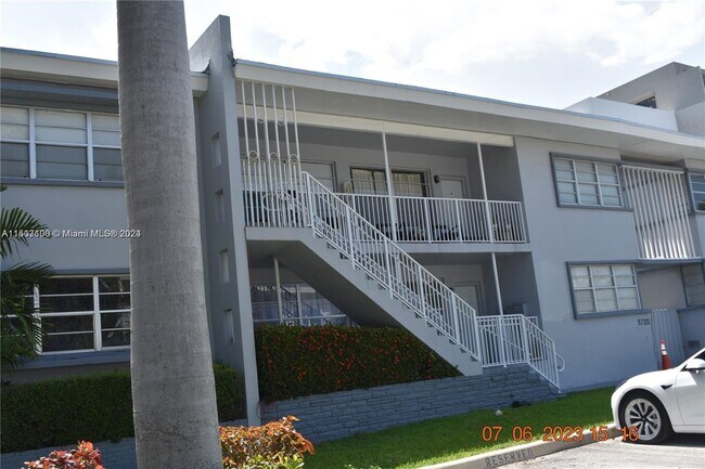 Foto del edificio - 9740 Bay Harbor Terrace