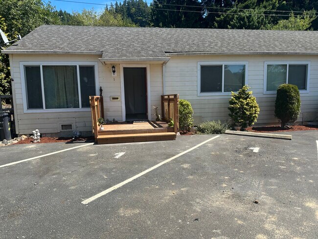 Building Photo - 755 NW 5th St Building Photo - 755 NW 5th St