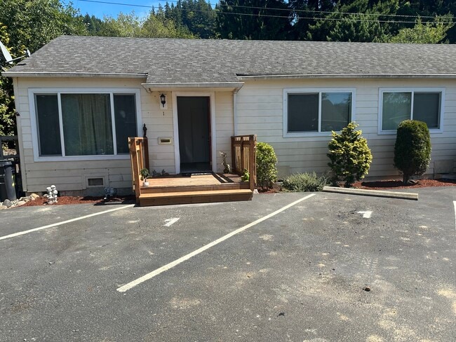 Building Photo - 755 NW 5th St Building Photo - 755 NW 5th St