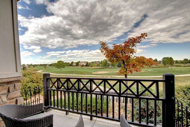Building Photo - Spacious 3 BDR Townhome on Golf Course