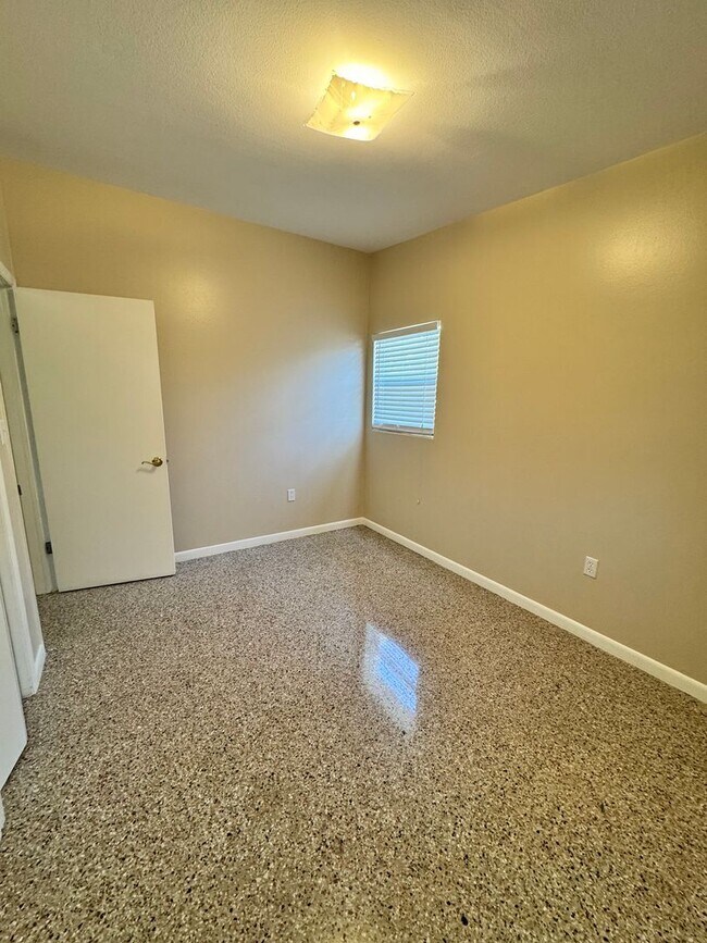 Foto del edificio - 813 Center Ln