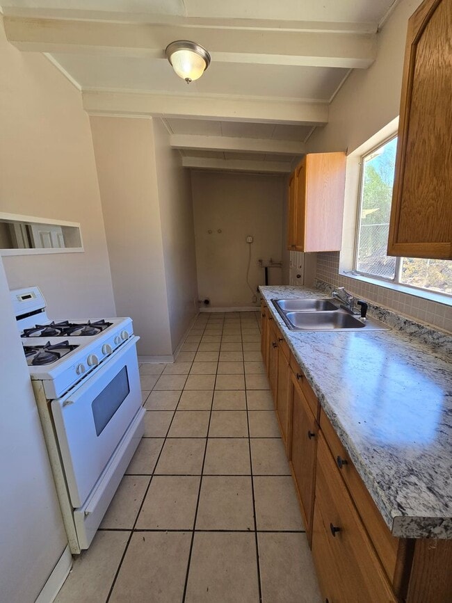 Building Photo - 74955 Alta Loma Dr
