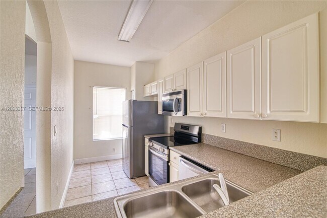 Foto del edificio - 4928 SW 140th Terrace