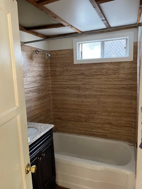 Building Photo - 633 Rose Ave