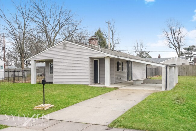 Building Photo - Feel right at home in this charming 3 bedr...
