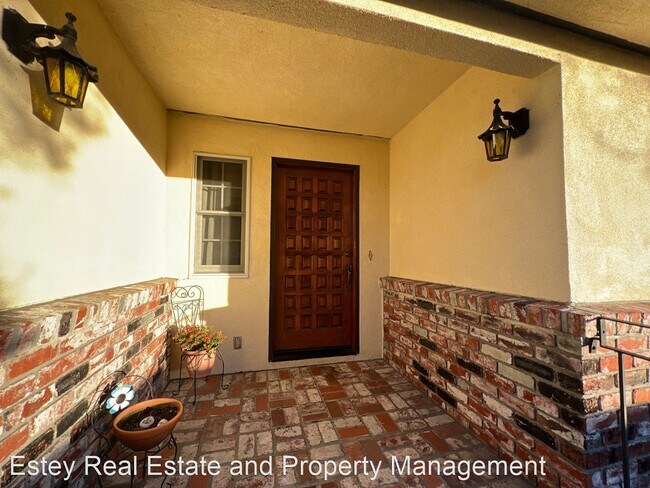 Building Photo - 1 br, 1.5 bath House - 480 East G Street