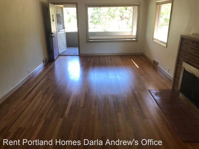 Foto del edificio - 2 br, 2 bath House - 4421 NE 78th Avenue