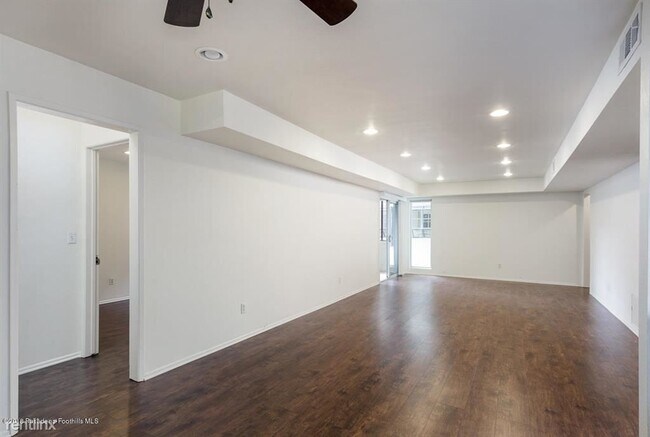 Building Photo - 339 S Catalina Ave