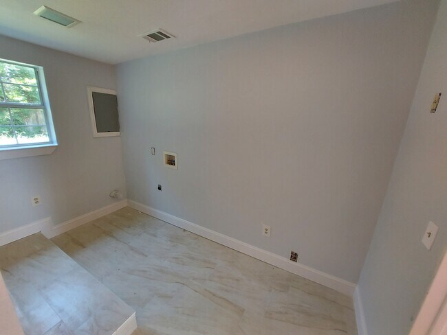 Building Photo - 211 Althea Rd