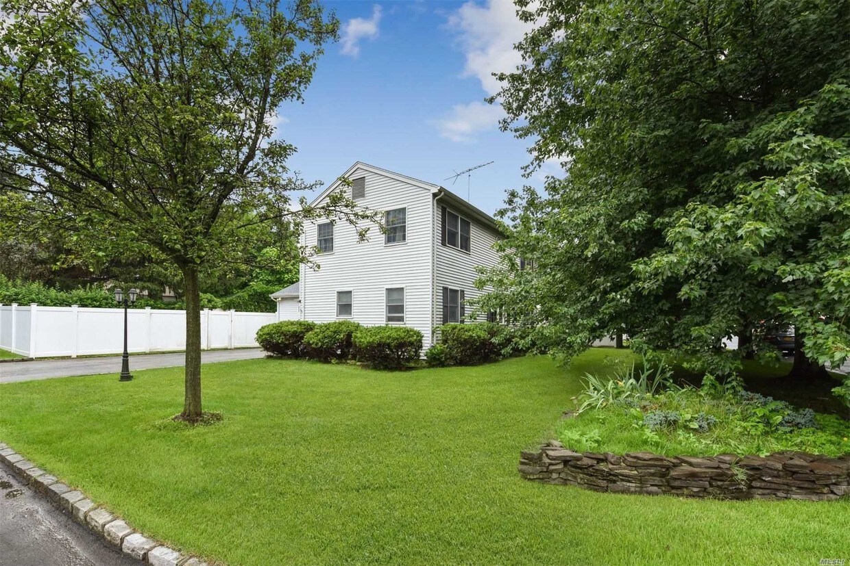 Primary Photo - 11 Collins Pl