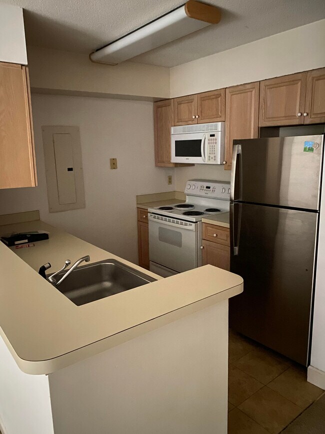 kitchen - 5000 Battery Ln