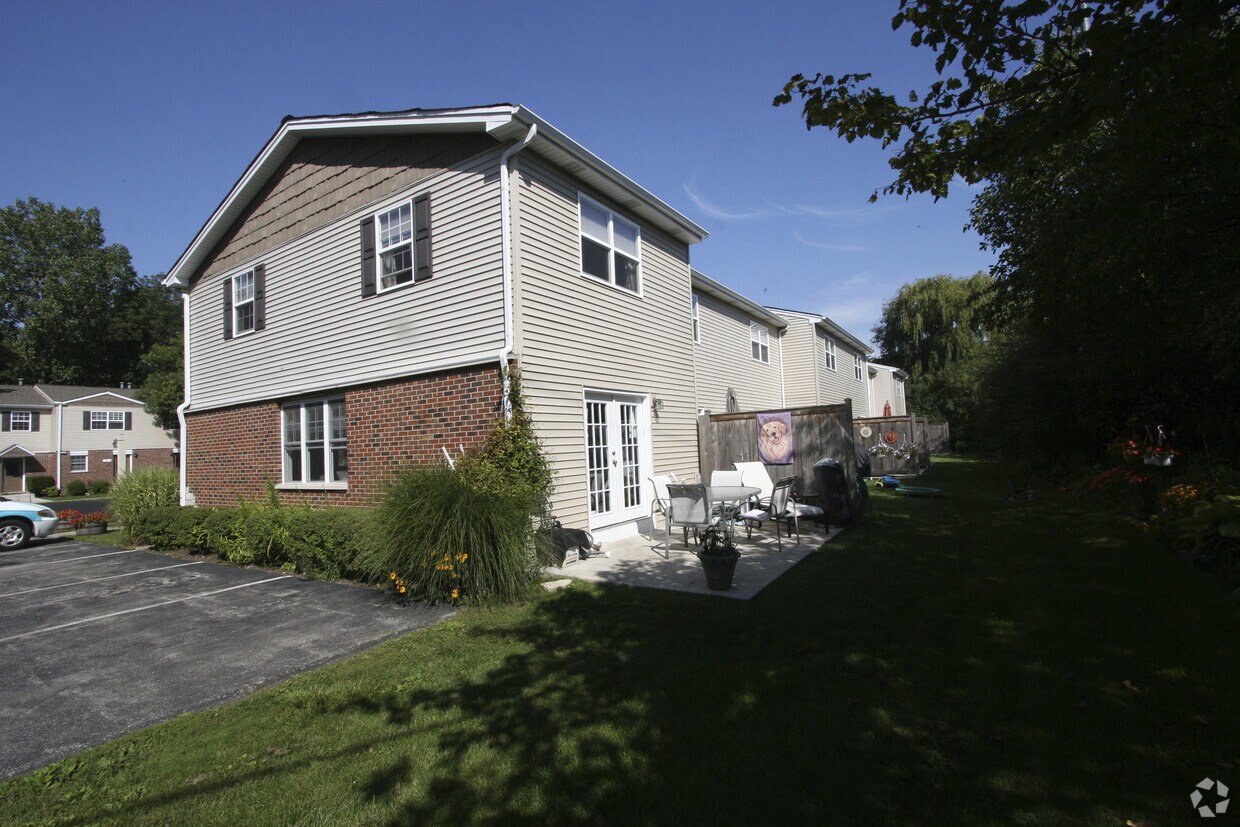 525 W Washington Ave, Lake Bluff, IL 60044 Apartments in Lake Bluff