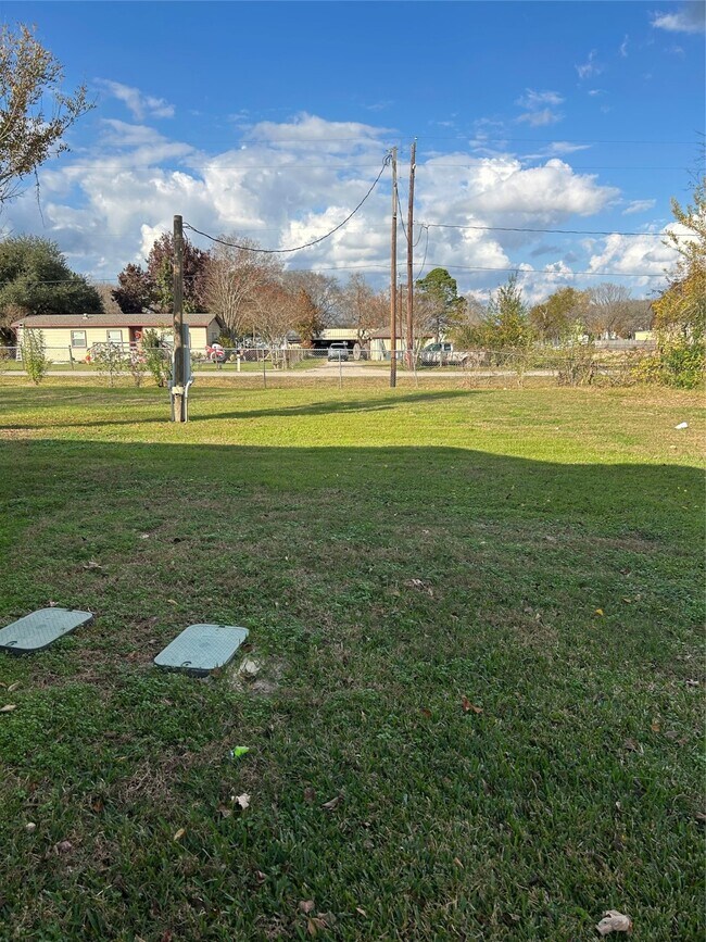 Building Photo - 16011 Mary Ann Ln