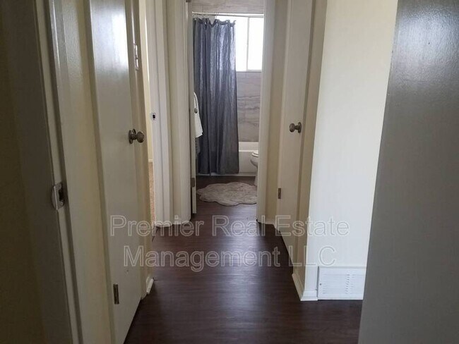 Building Photo - 4476 E Bails Pl