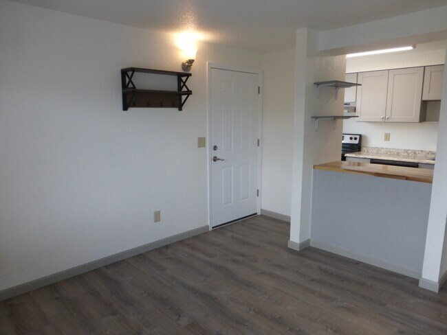 Breakfast bar for easy eating. - 215 8th St SE