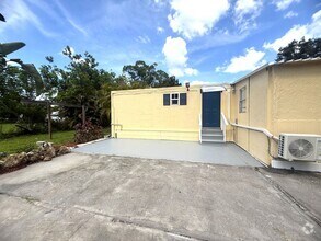 Building Photo - 8239 Suncoast Dr