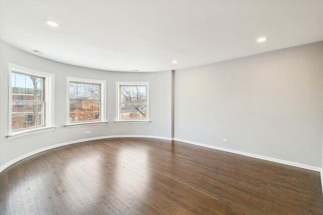 Foto del edificio - 6224 N Albany Ave