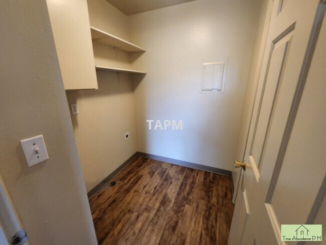 Building Photo - 3 Bedroom Duplex