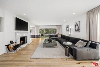 Building Photo - 440 N Oakhurst Dr