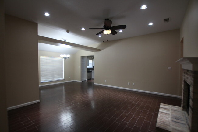 Foto del edificio - 4 Bedroom, 2 Bathroom Home in Flint!