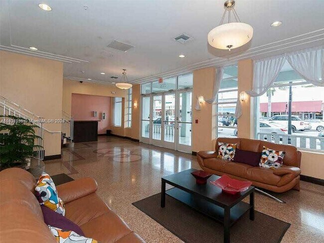 Foto del edificio - 7326 Collins Ave