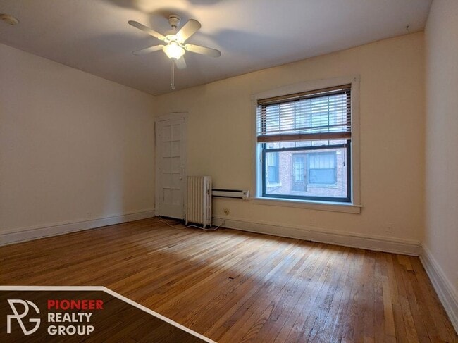 Building Photo - 2882 N Clark St