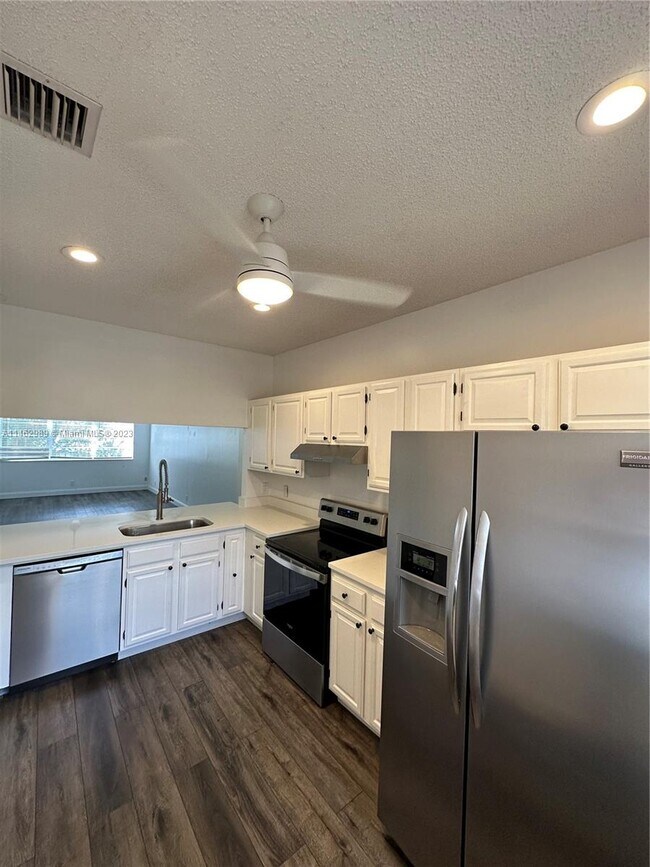 Building Photo - 2722 NE 1st St