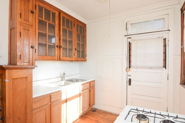 Building Photo - 4826 W Addison St
