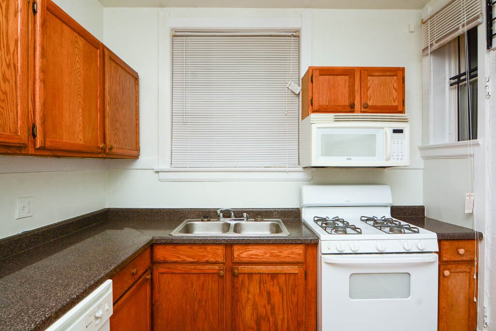 Primary Photo - 4354 N Winchester Ave