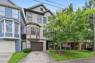 Building Photo - 740 Prince Pl NW