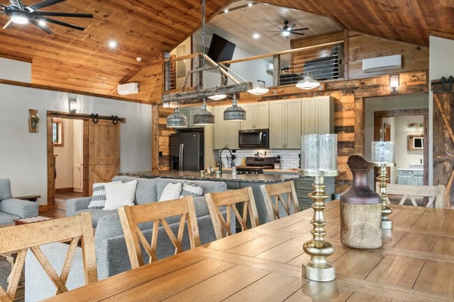 Building Photo - 299 Westview Dr