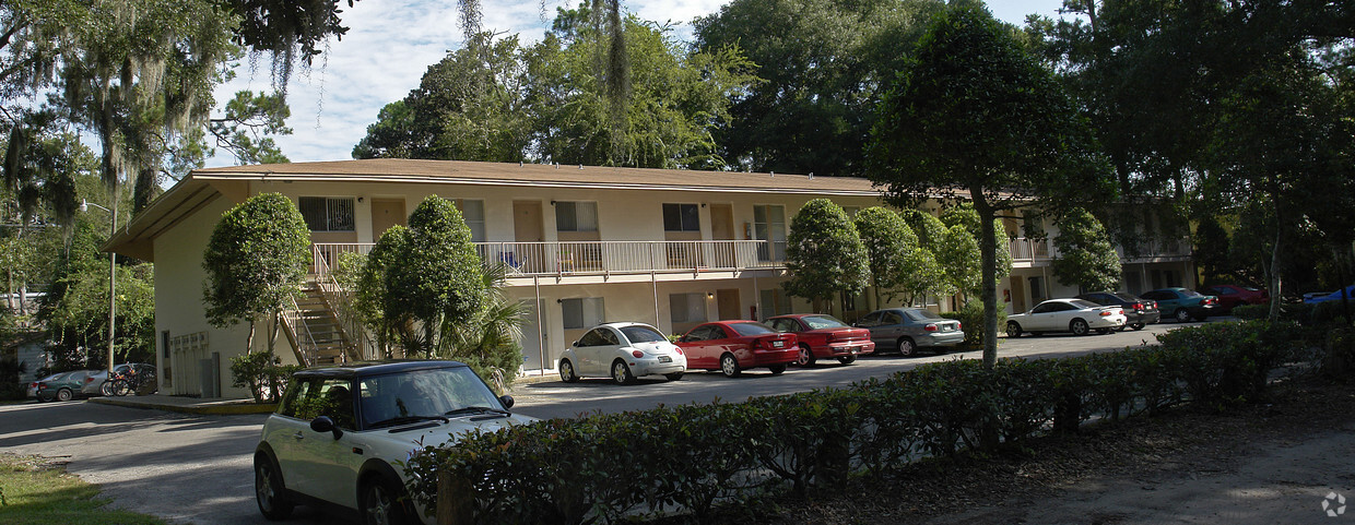 Primary Photo - Gator Park Apartments